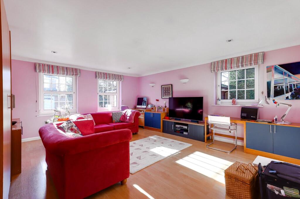 Family Room a.JPG