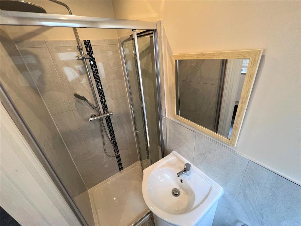 Shower Room.jpg