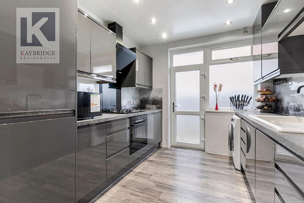 St. Clair Drive, Worcester Park - KT4 8UE