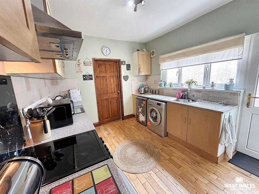 WhatsApp Image 2025-10-06 at 12.22.32 (3).jpg