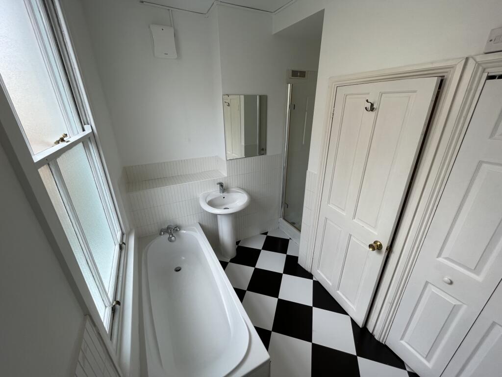 Bath/shower room