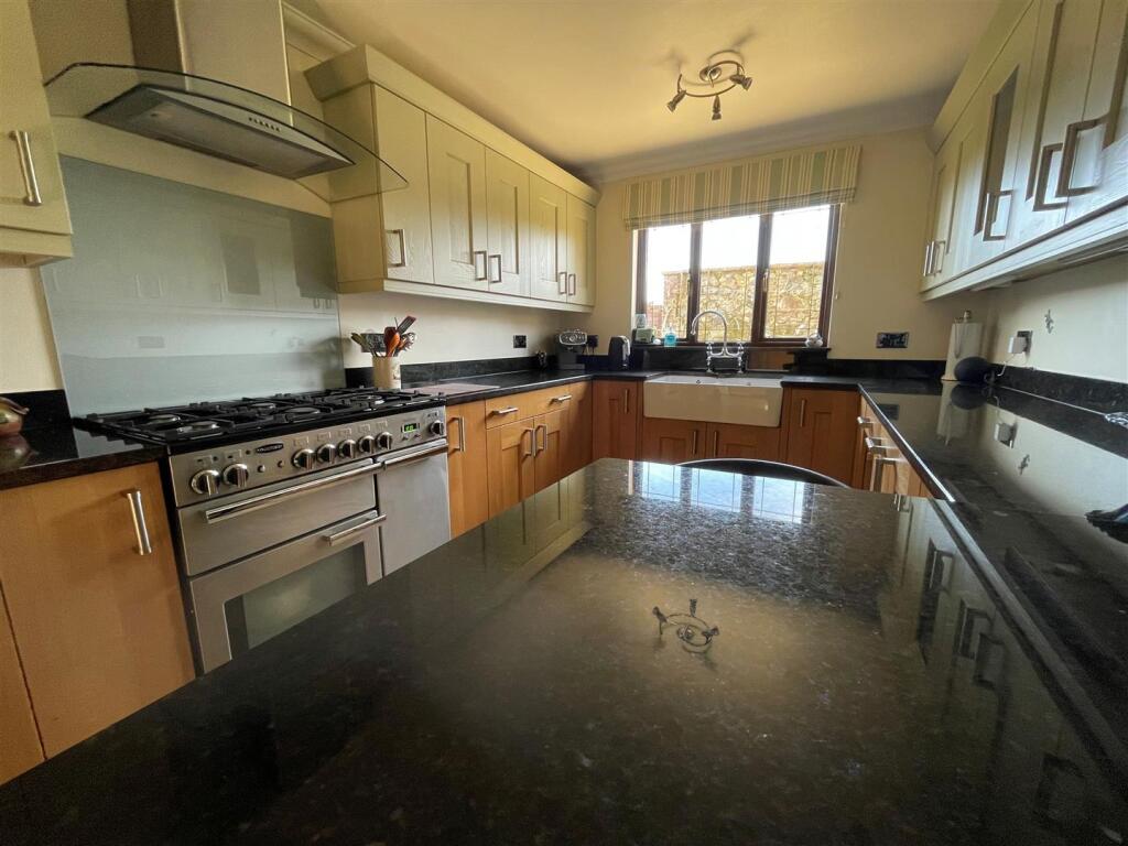 Kitchen 3.jpg
