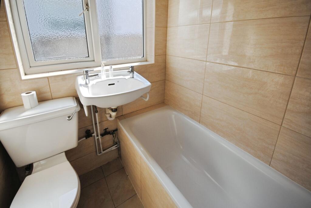 pbox-bathroom-318408.JPG