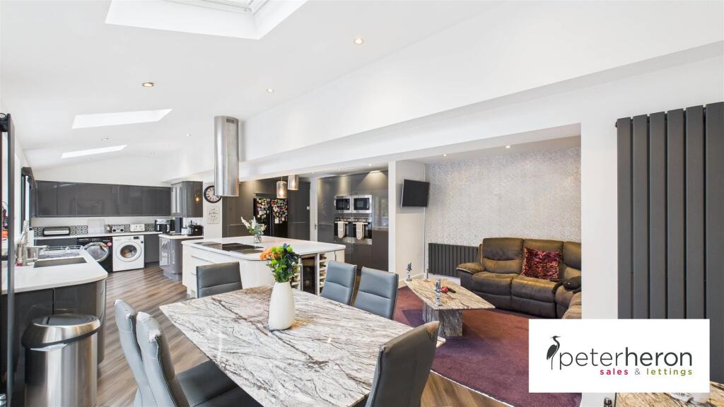 Open Plan Kitchen/Living &amp; Dining Area