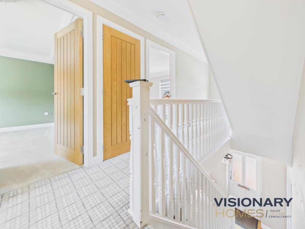 CAM03522G0-PR0217-STILL008