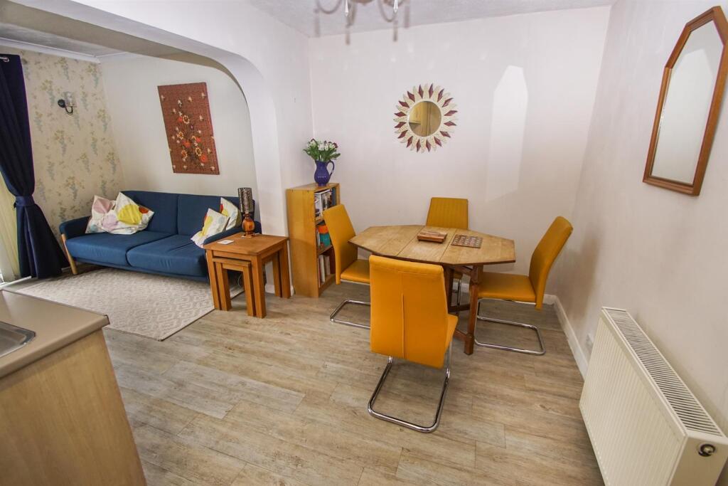 7 hinton road kitchen 2.JPG