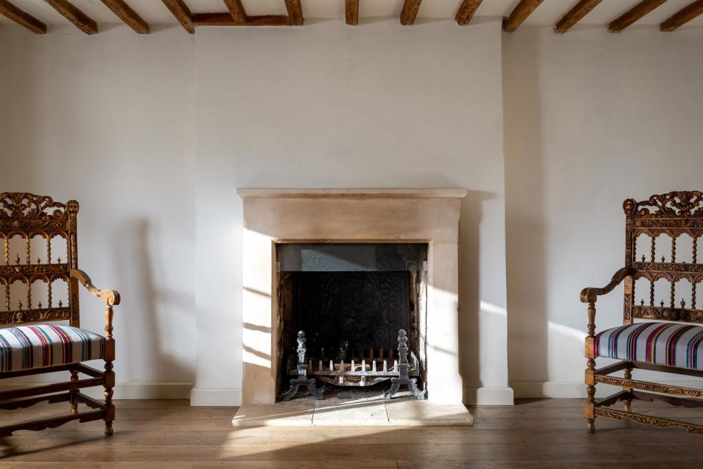 23 - The Old Forge - GL7 7HB - Web.jpg
