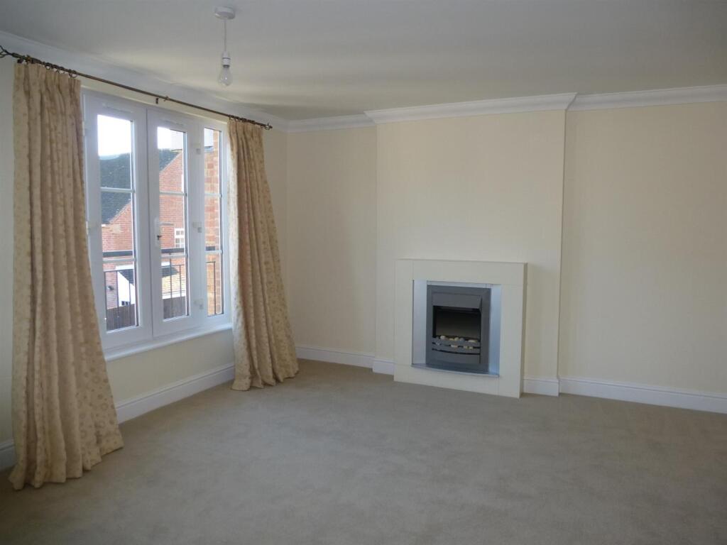 3 Brunel sitting room 2.JPG