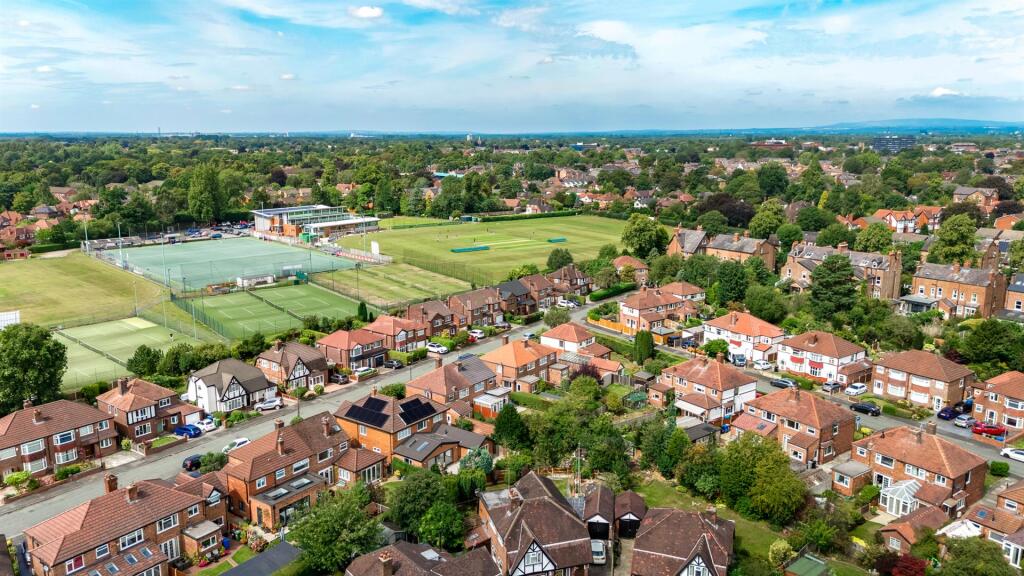 dji_fly_20250811_124620_0039_1754926036652_photo.j