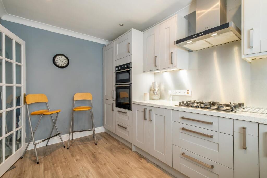53 Cobb Close-7.JPG