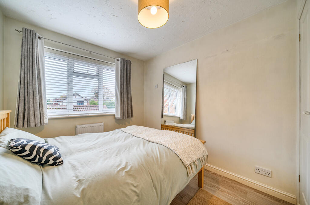 1376434-3-690b227...