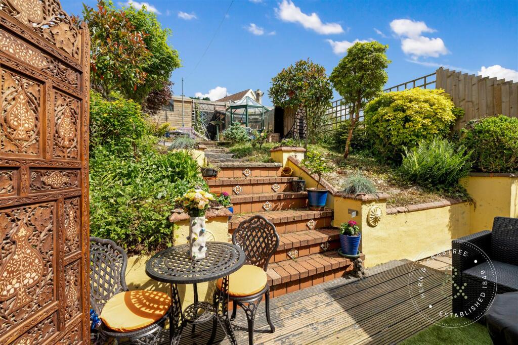 Commercial Road, Hern Crabtree (4).jpg