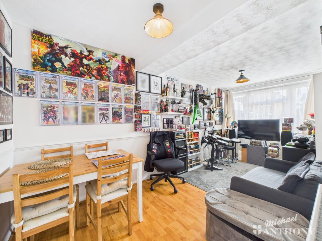 CAM02773G0-PR0318-STILL009