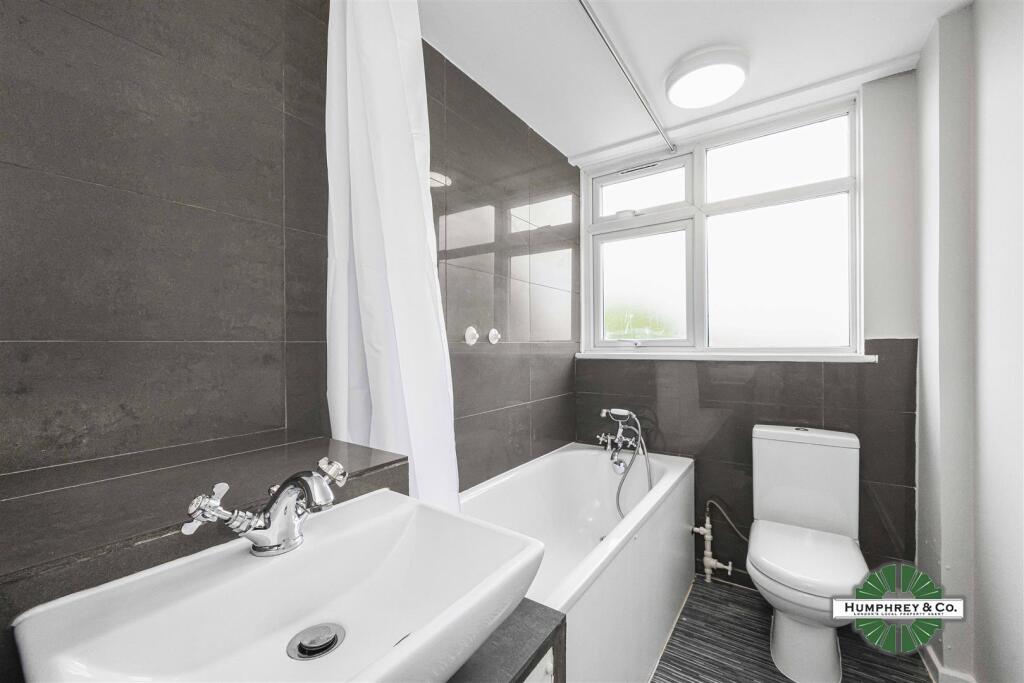 Flat 90, Tenby Court, Tenby Road -011.jpg