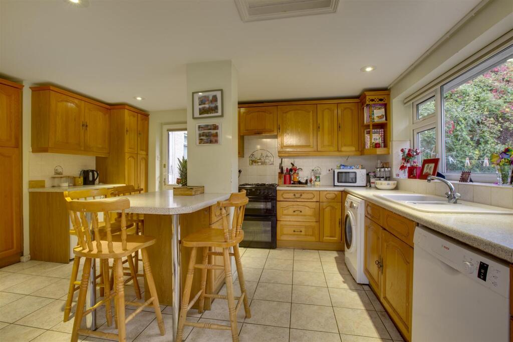 41 Hillview Road, HP13 6XY-13.jpg