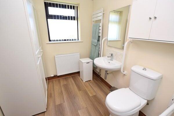 en-suite shower room