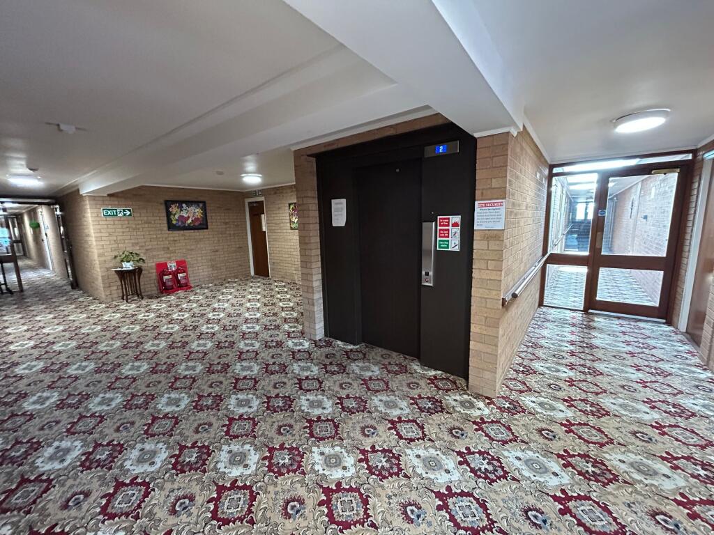 Entrance / Lift