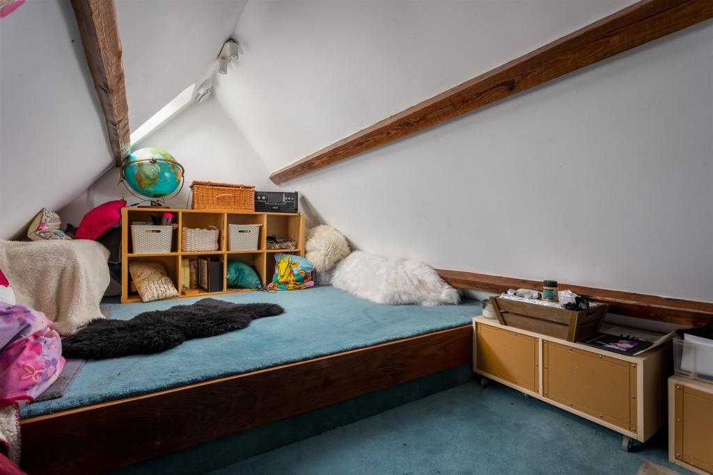 25 - Hillacres - GL53 9NS - Web.jpg