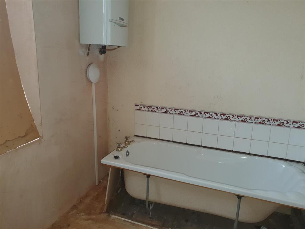 BATHROOM/W.C