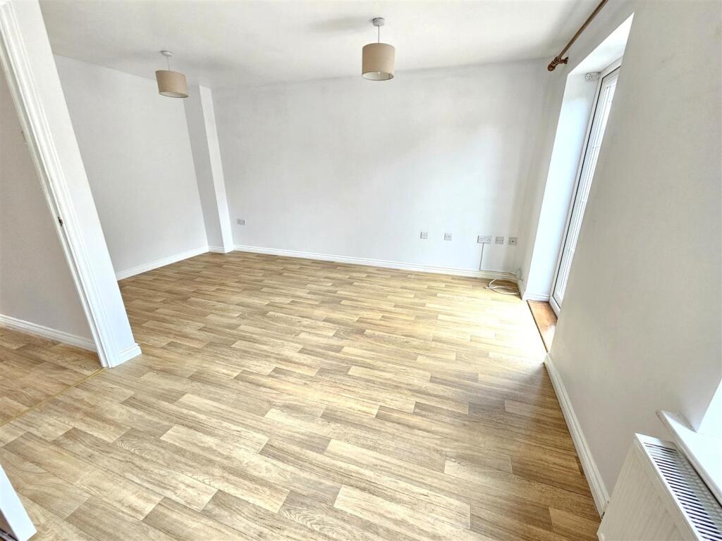 Lounge Diner (2).jpg