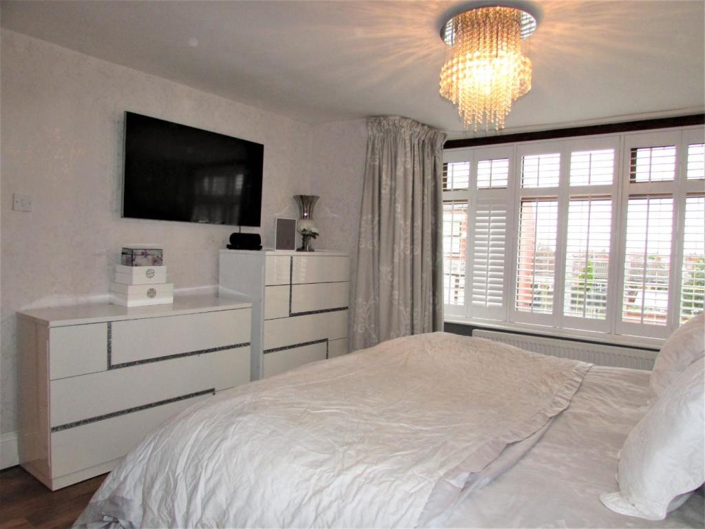 ARE324bedd1.JPG
