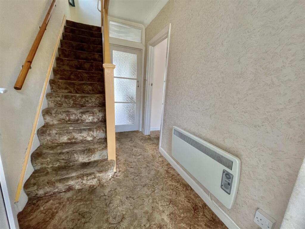 ENTRANCE HALLWAY