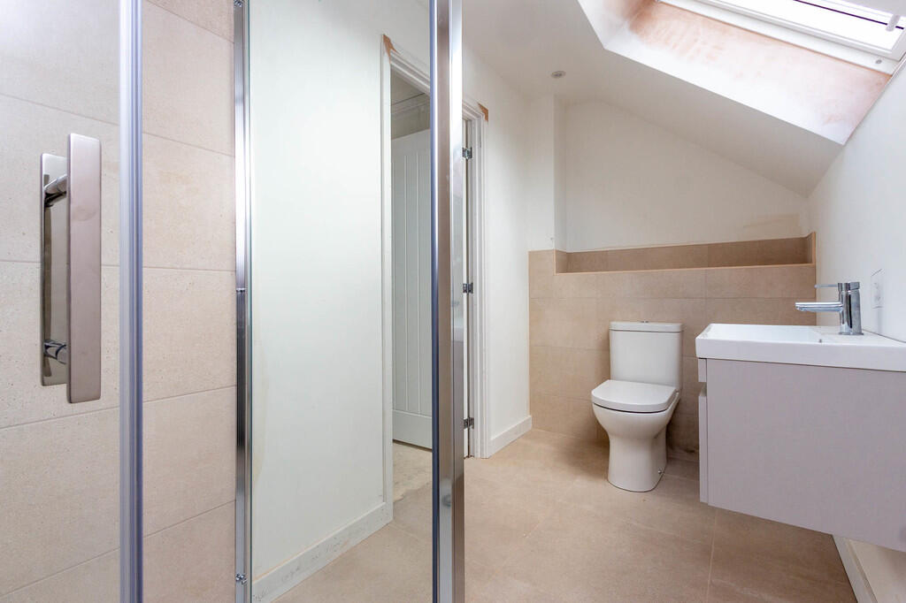 Ensuite shower ro...