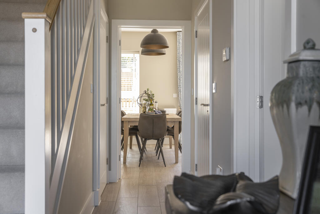 backhouseblunsdon0b6a8832