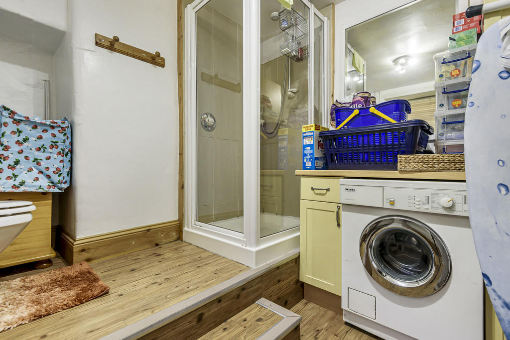 Utility/Shower Ro...
