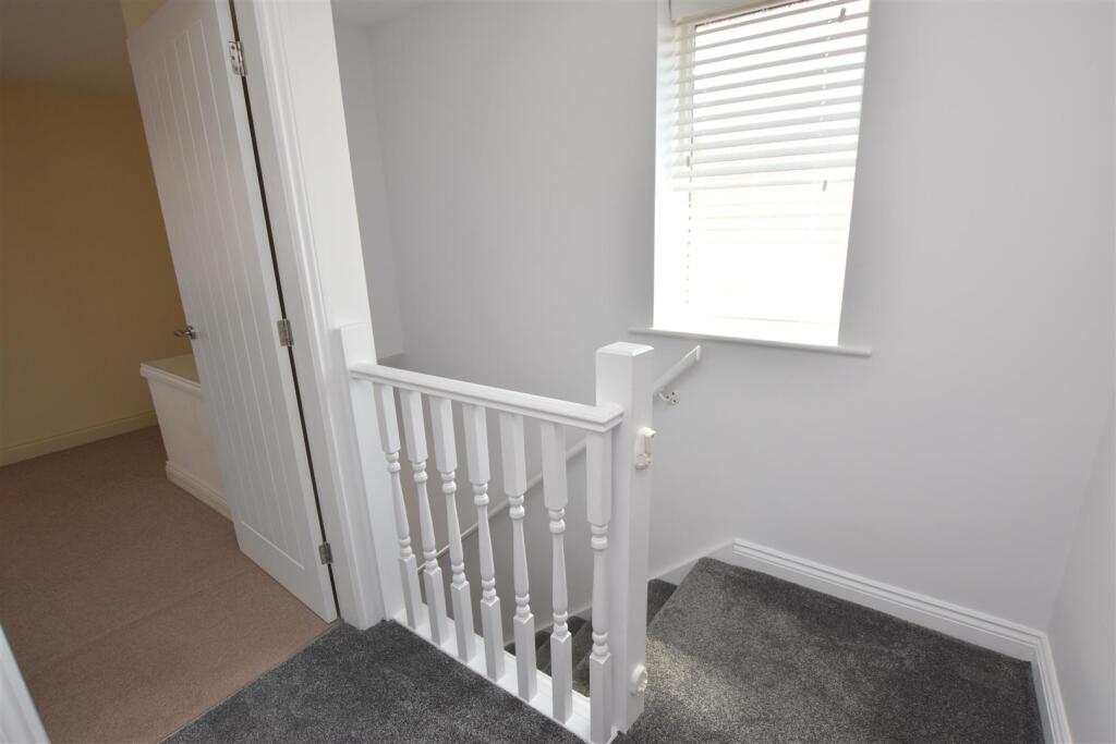 FIRST FLOOR LANDING