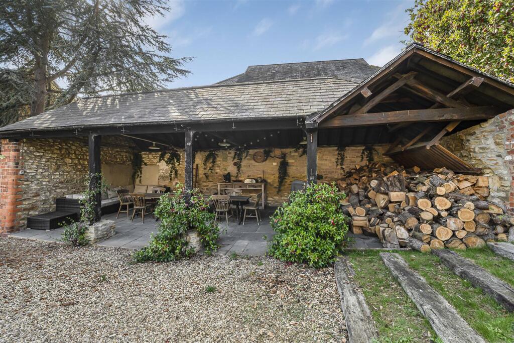 Lower End Farmhouse, 10 High Street South, Tiffiel