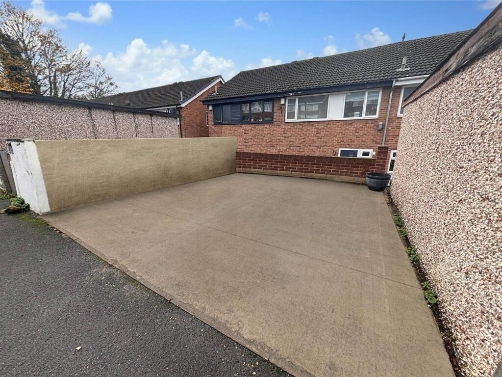 Off street parking / Driveway: