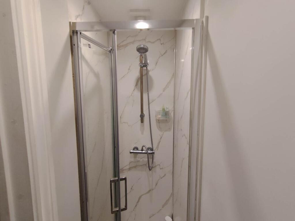 Ground floor bathroo