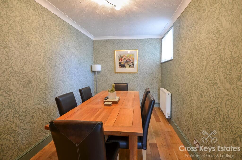 Bedroom 4 / Dining Room