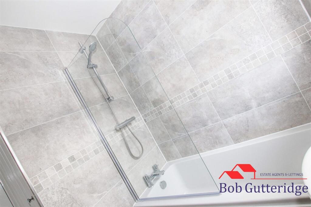 FIRST FLOOR BATHROOM
