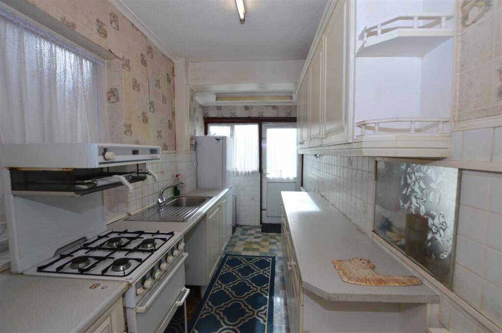 21 Kneller Gardens kitchen.JPG