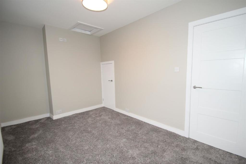 Bedroom 1 Aspect 2.jpg