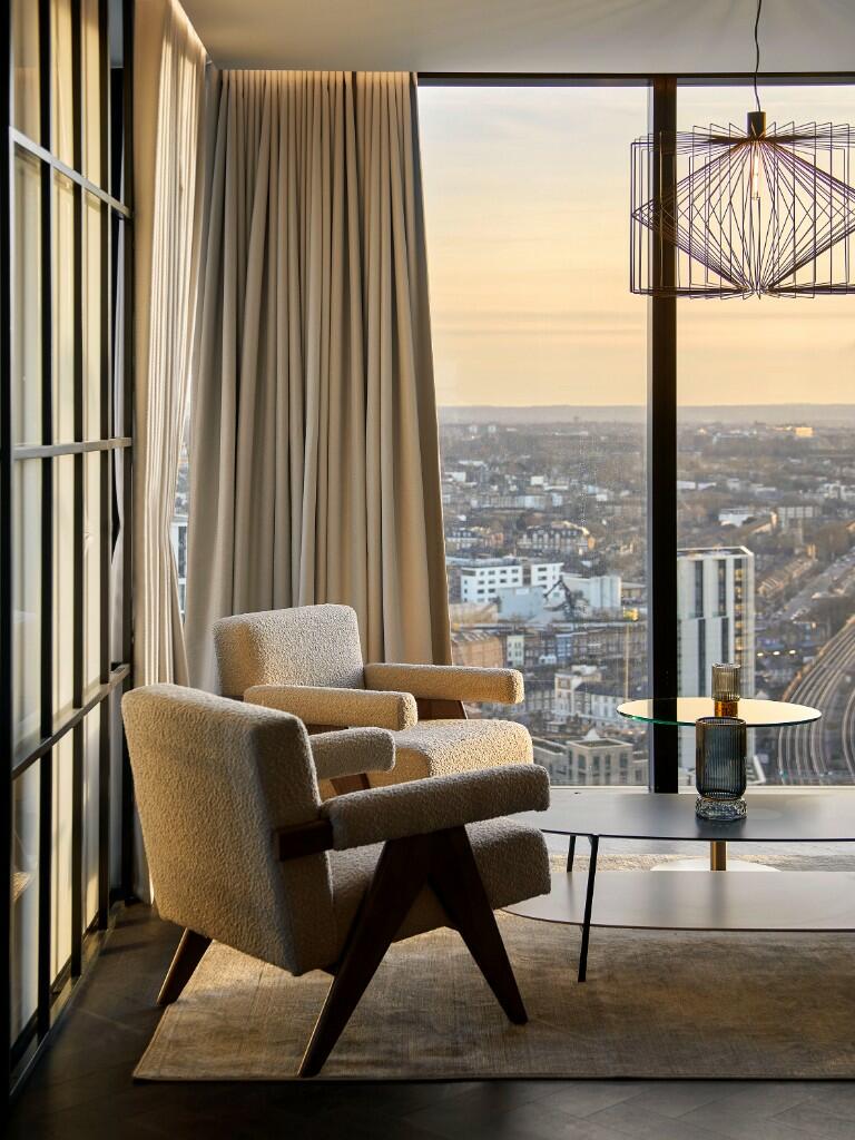 Bar &amp; Lounge area