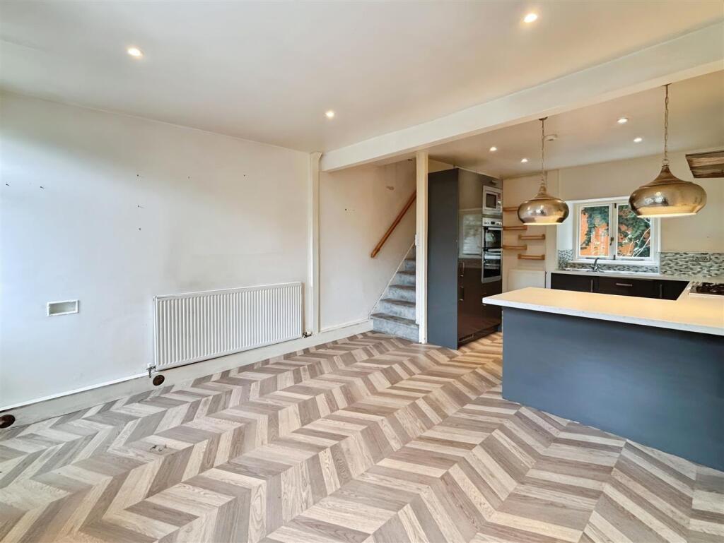 Kitchen Living  (2).JPG