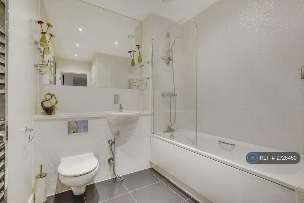 First Floor Bathroom With Tub 2