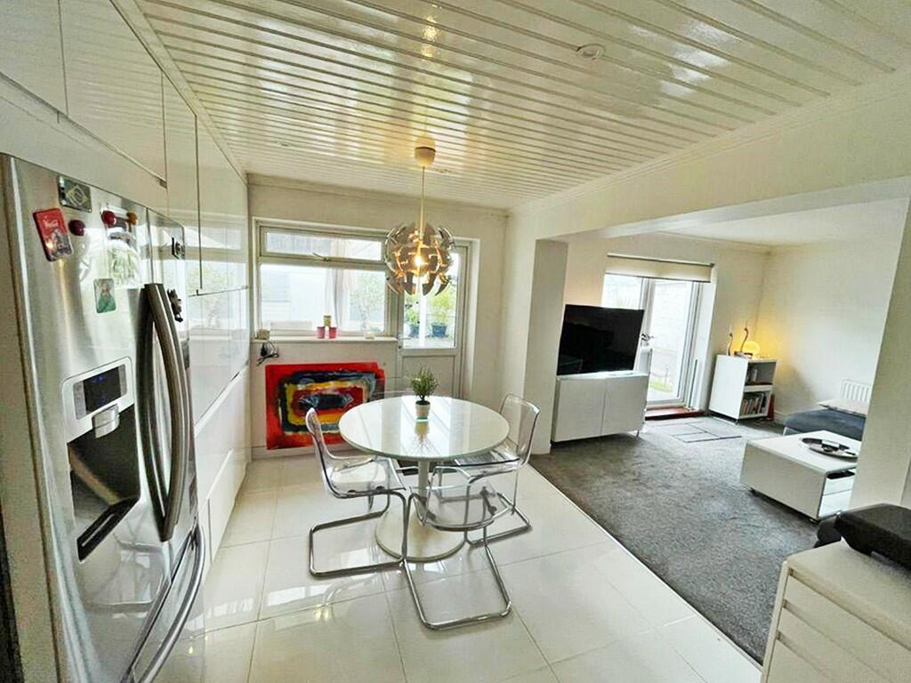 Diner Through Room