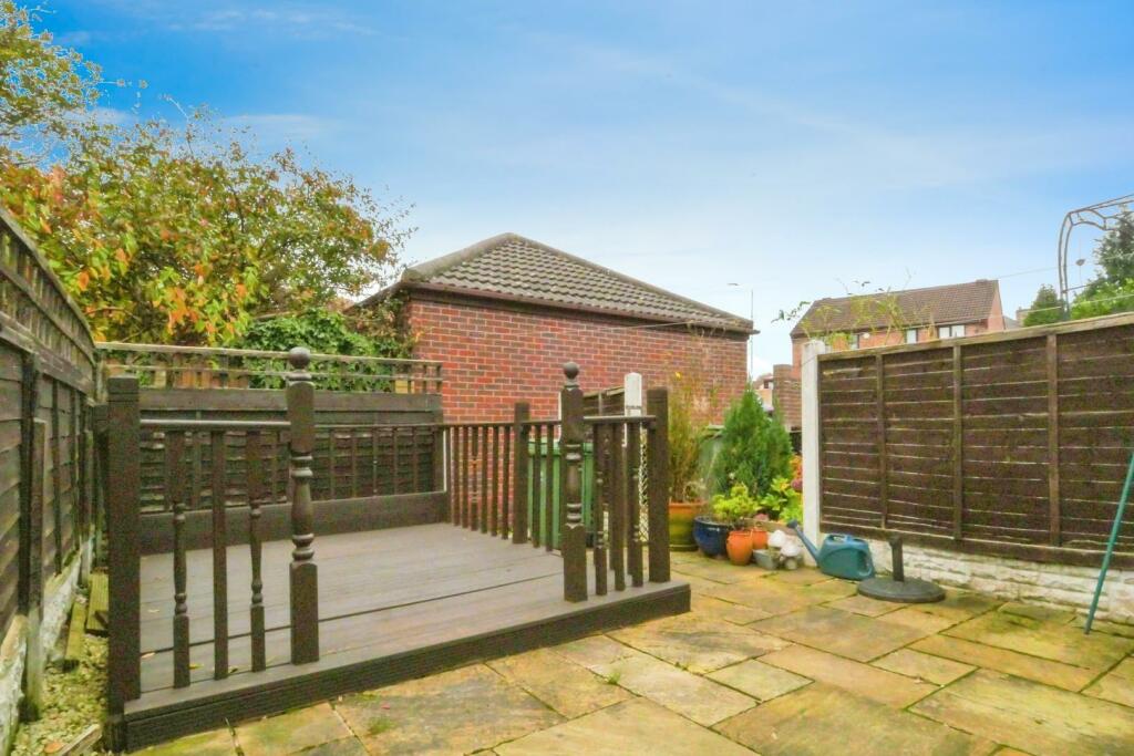 REAR PATIO + DECKING