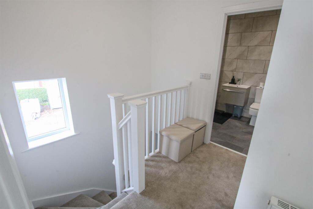 FIRST FLOOR LANDING