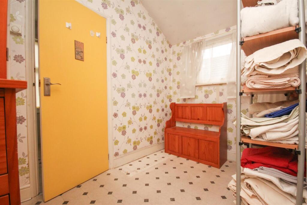 dressing room.JPG