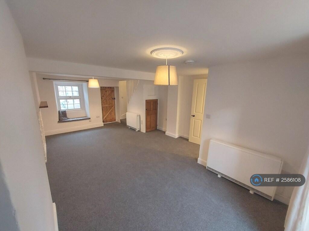 Lounge/Dining (To Rear)
