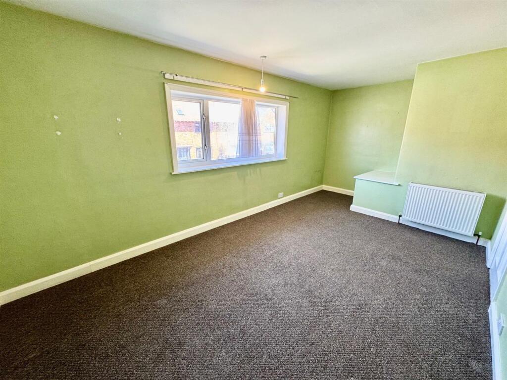 Bedroom 1.jpg