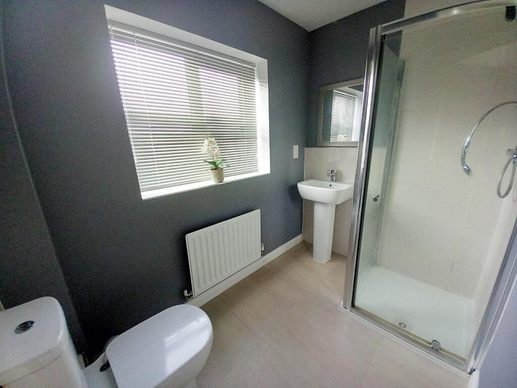EN SUITE