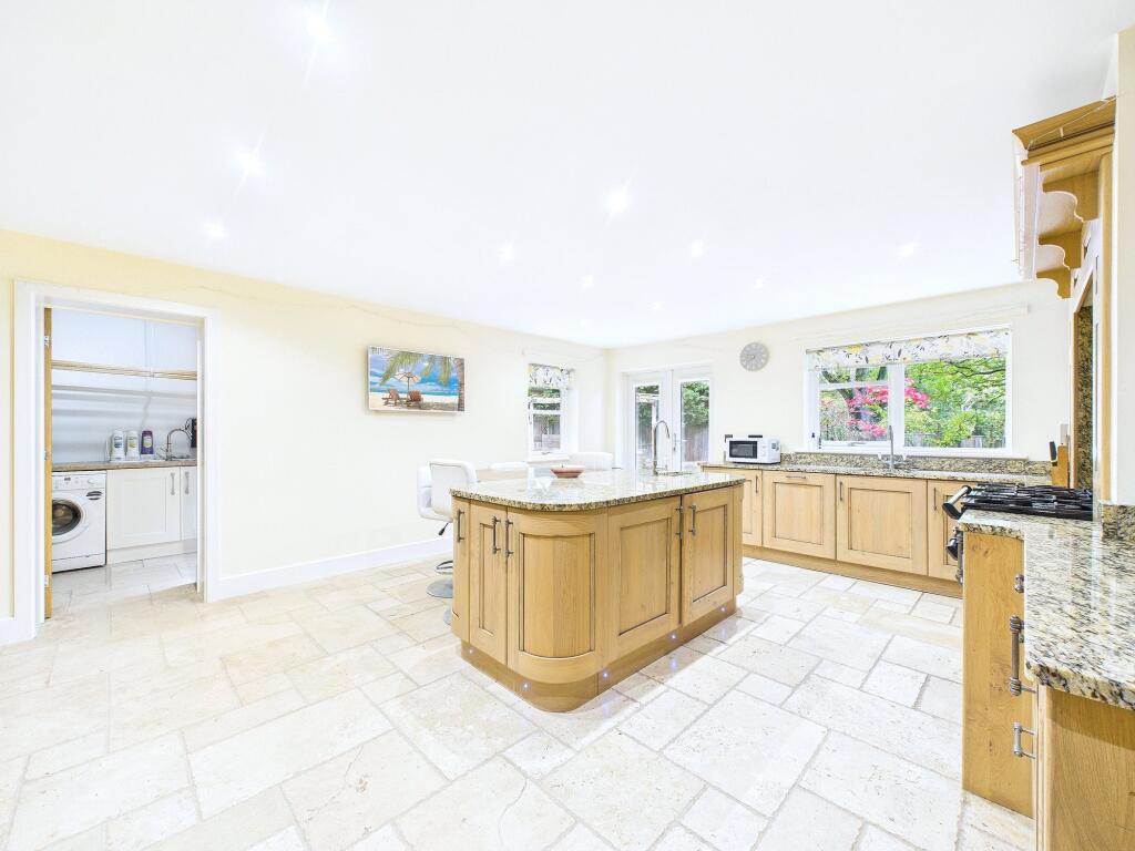 Breakfasting Kitchen