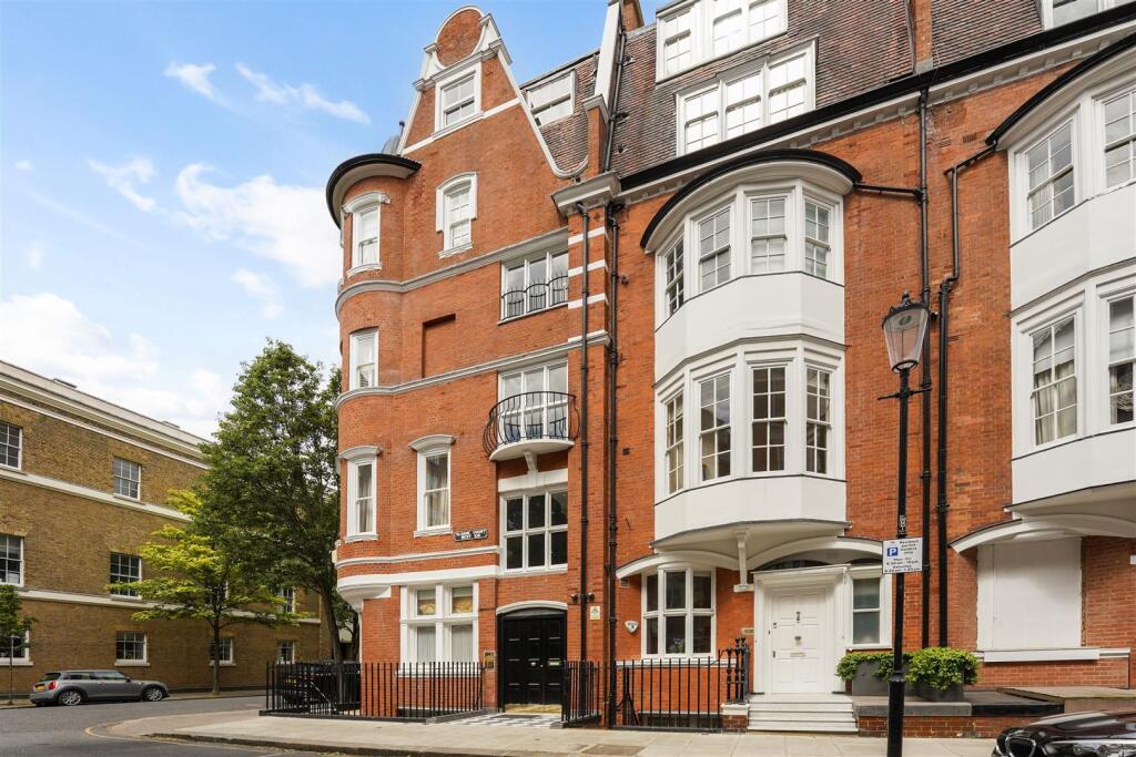 Flat 14, 7 Sloane Court West London (1)  C .jpg