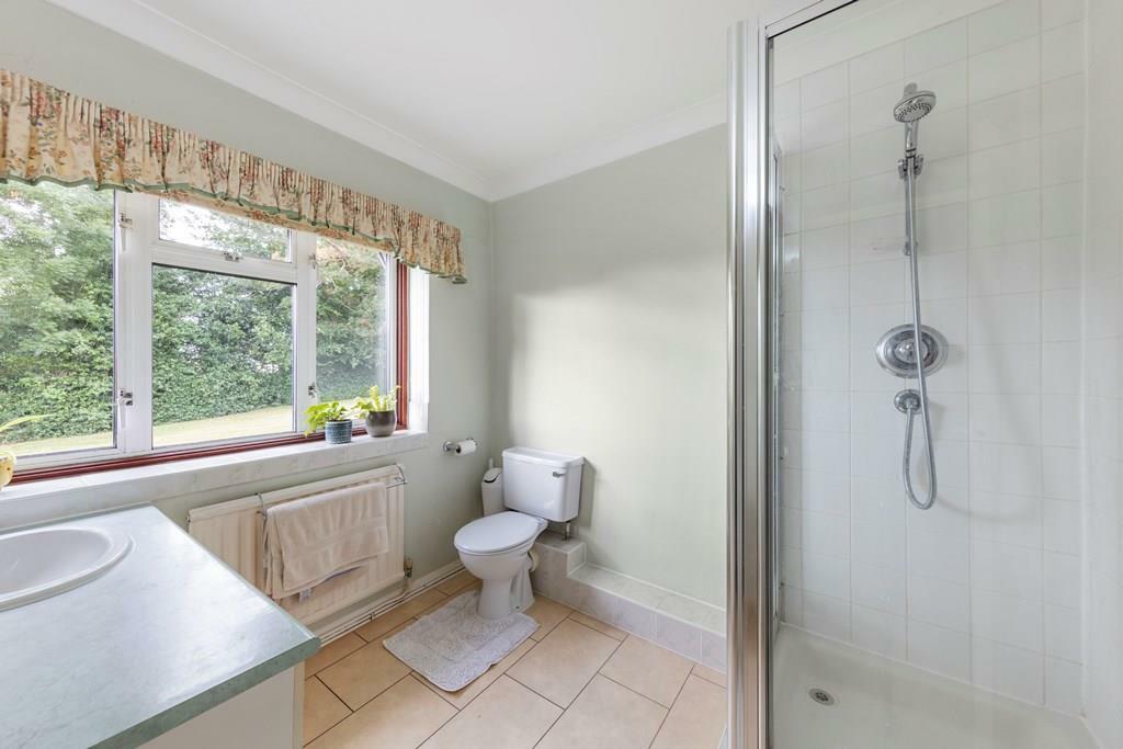 3 Elm Close, Leatherhead, Surrey, KT22 8HA-5.jpg